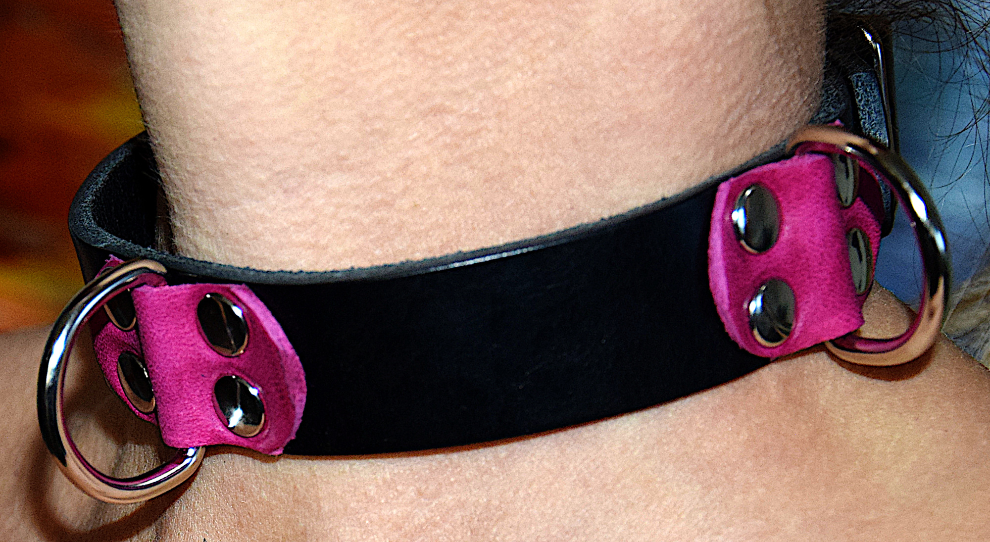 PREMIUM Halsband Bondagehalsband mit 3 D-Ringen schwarz / pink - Maßanfertigung