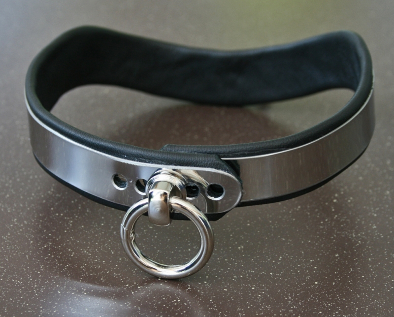 Edles Halsband der O aus Edelstahl, geschwungen