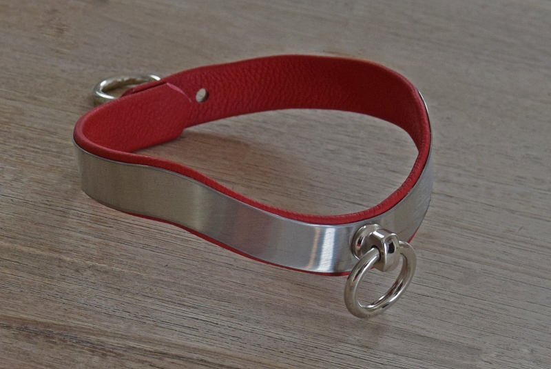 Edles Halsband der O aus Edelstahl, geschwungen