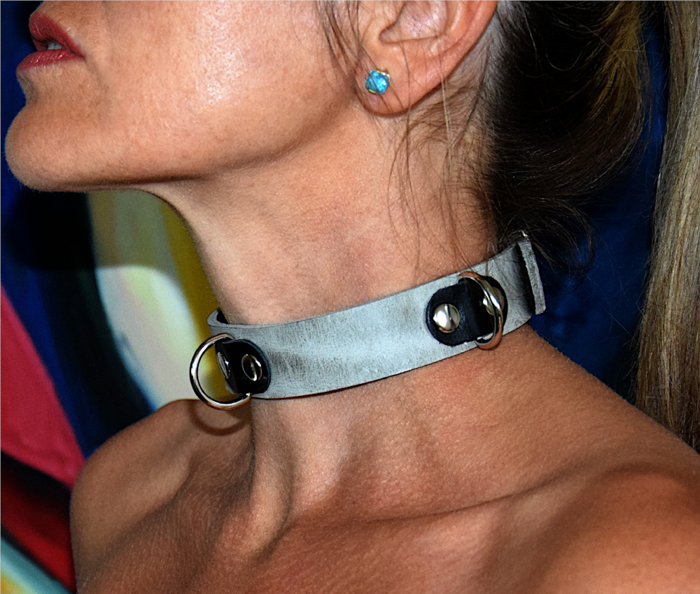 Terginum Grey Collection  BDSM Bondagehalsband mit 3 D-Ringen