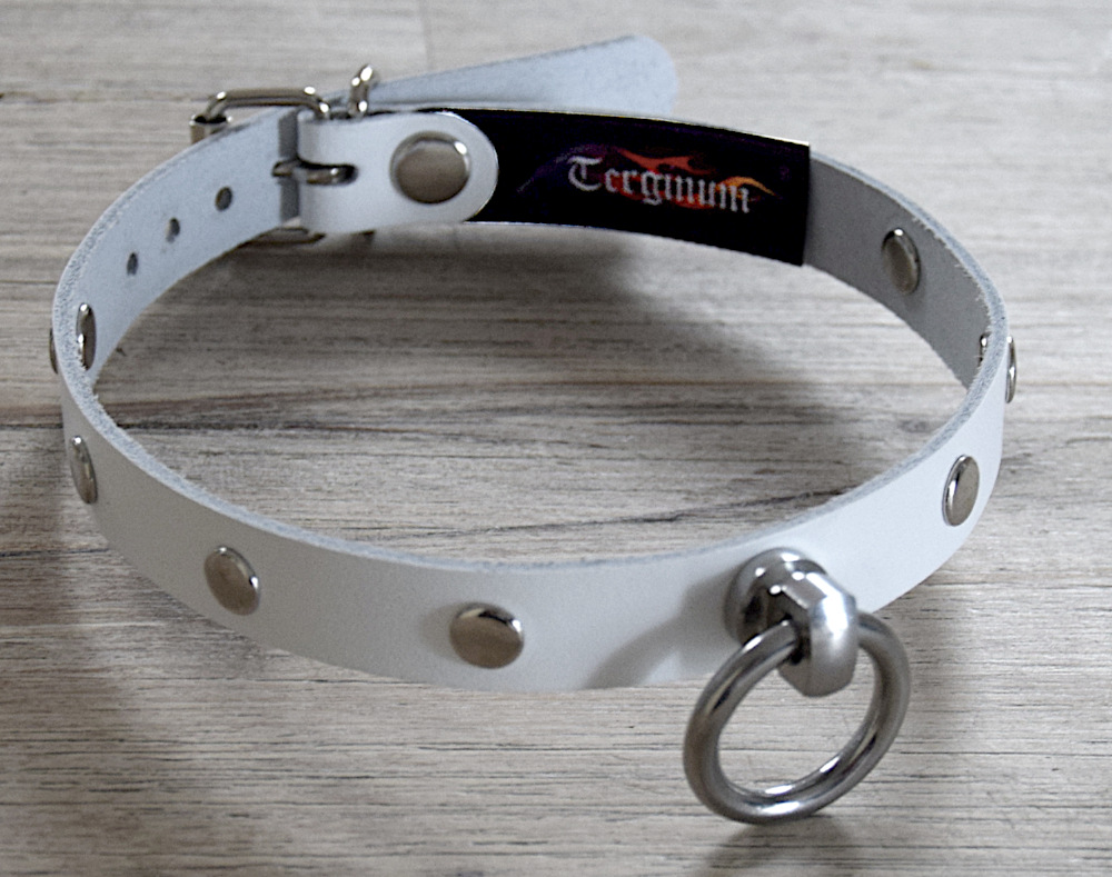 Schmales Nietenhalsband mit großem O-Ring