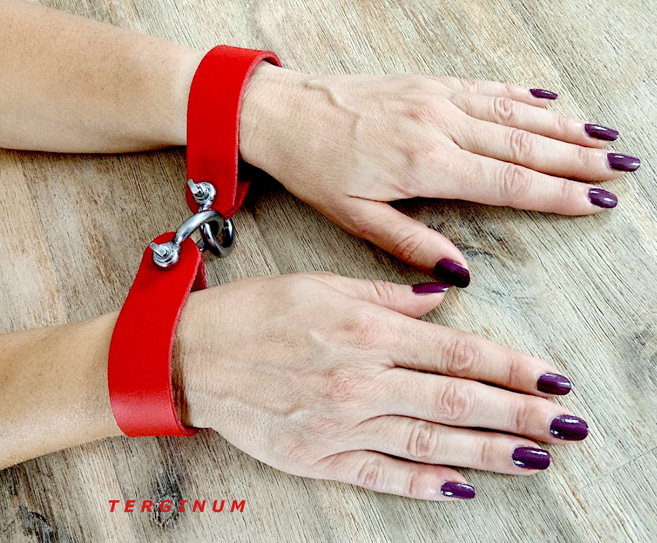 BDSM Fesseln Handfesseln mit Schäkel-Verschluss ROT / Maßanfertigung