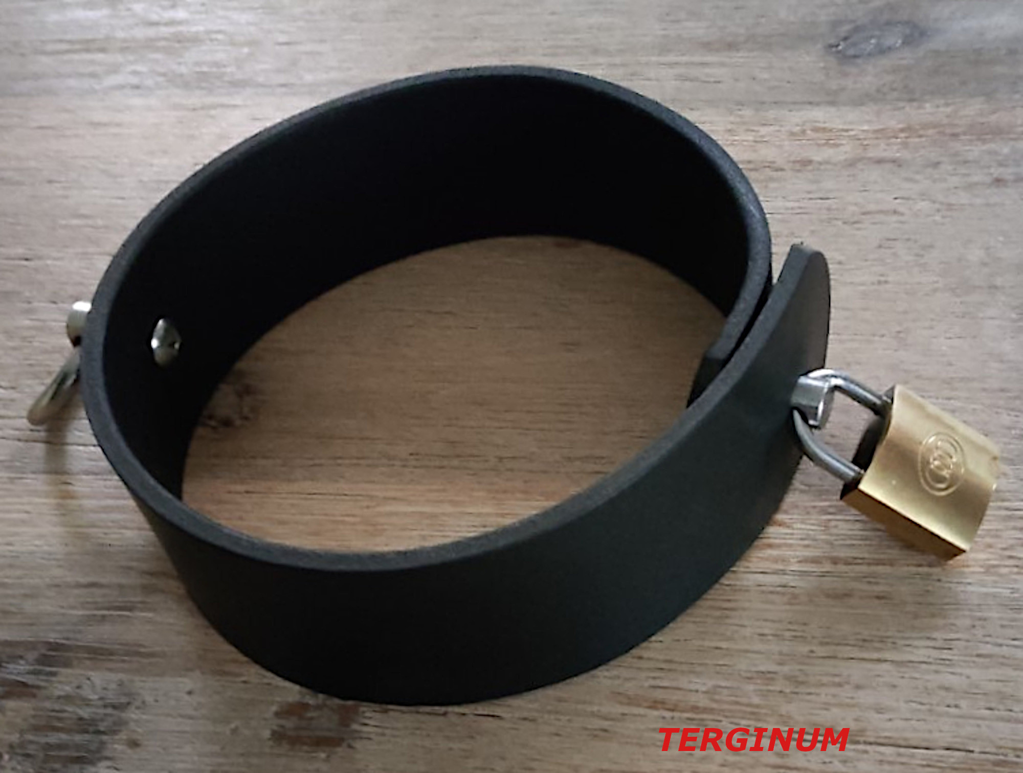 Abschließbares BDSM Halsband mit O-Ring / Verschluss: Steckbolzen inkl. Schloss / Maßanfertigung