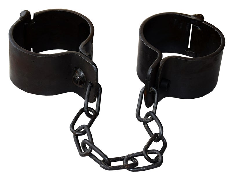 Breite Stahlfesseln Stahlschellen Handfesseln Fußfesseln verbunden mit Kette