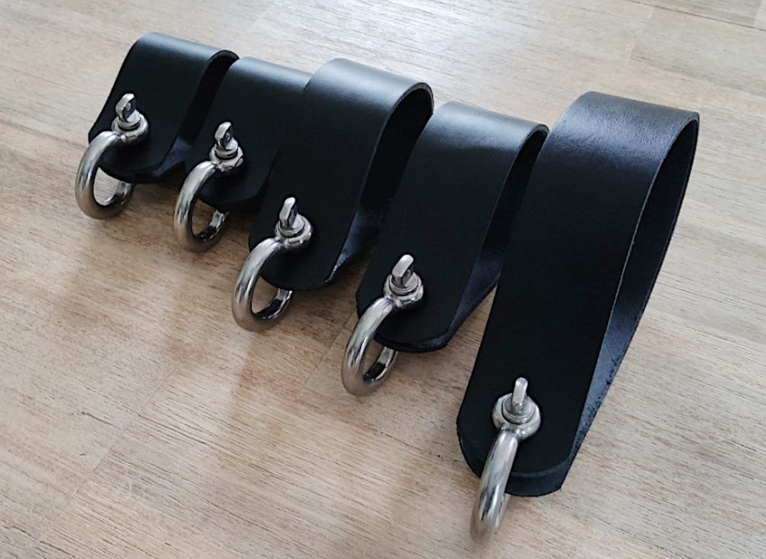 Robustes BDSM Fesselset mit Schäkel-Verschluss / Maßanfertigung
