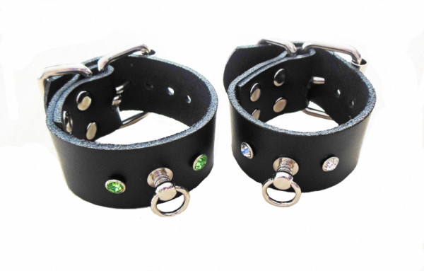 TERGINUM Handcuffs with O-Ring and rivets